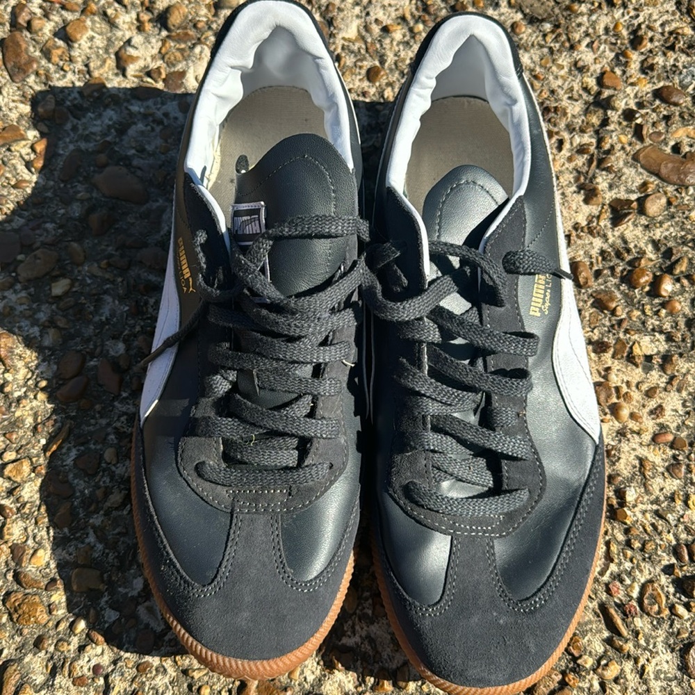 Barely worn sneakers